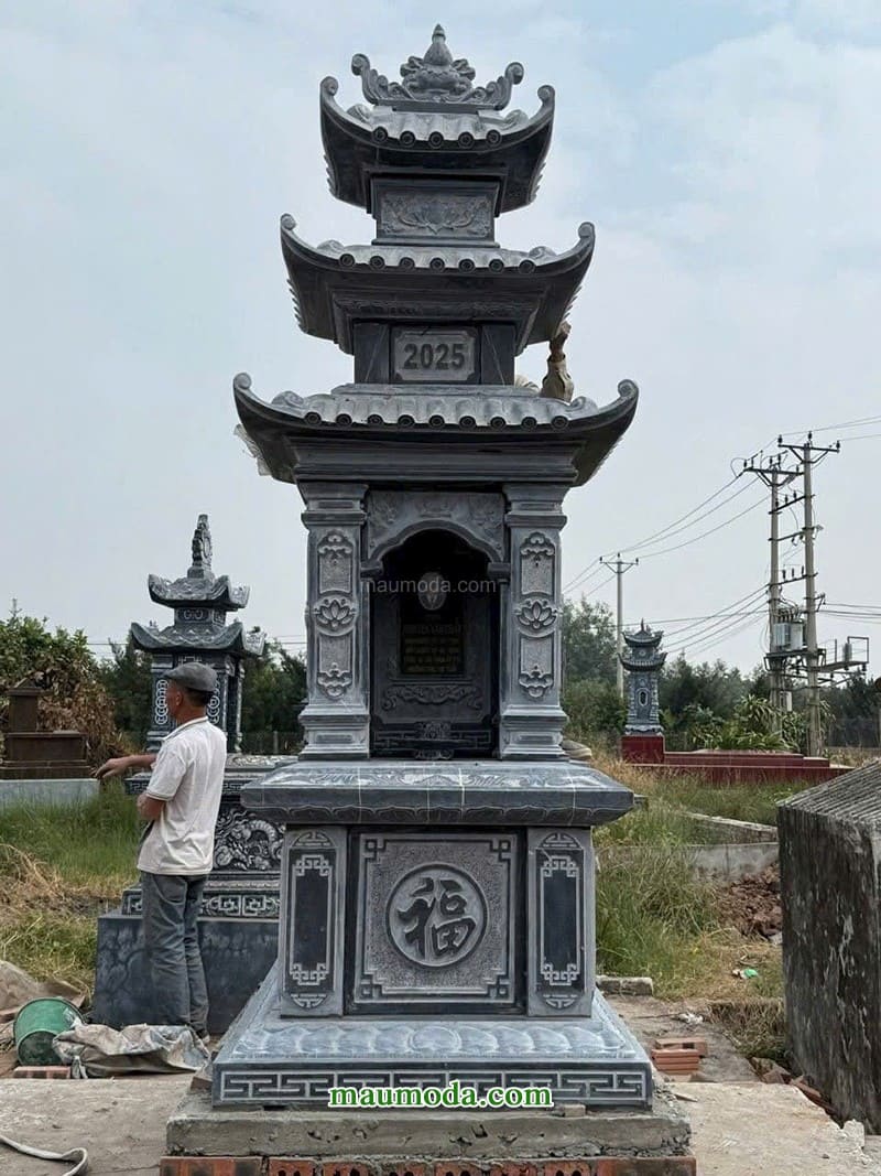 mẫu mộ đá ba mái